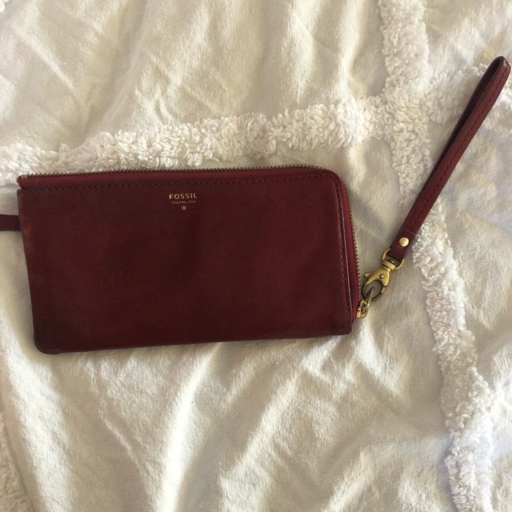 Raspberry FOSSIL bi-fold wristlet